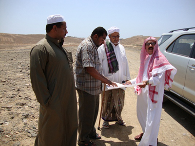 رجل الاعمال الشيخ حمد بن يمين يقوم بزيارة مشروع الشيخة سلامة بنت حمدان بقرية البر جول الرماية